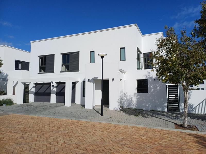 To Let 4 Bedroom Property for Rent in Somerset West Western Cape